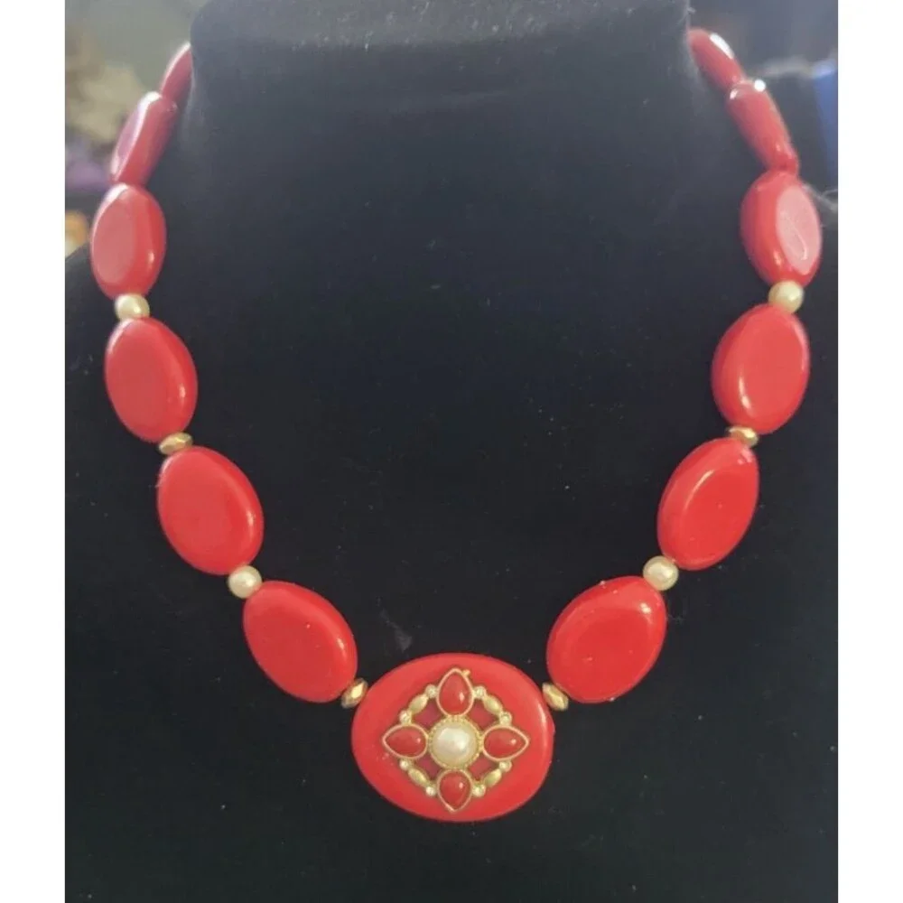 Vintage 1980's Chunky Red Statement Necklace Avon NRT Faux Pearl 3" Extender - Picture 3 of 9